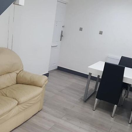 Homestay In Birmingham Sleeps 8 - Free Parking & Wifi Экстерьер фото