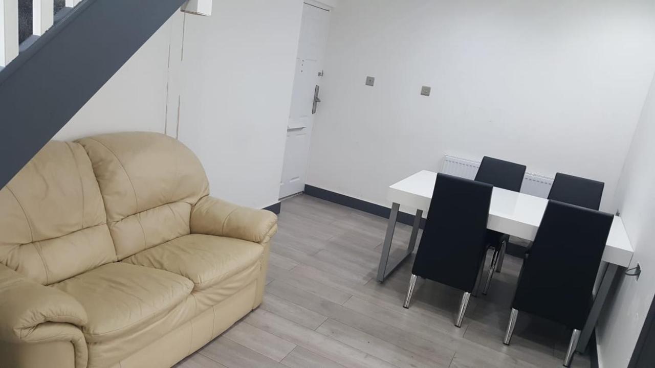 Homestay In Birmingham Sleeps 8 - Free Parking & Wifi Экстерьер фото